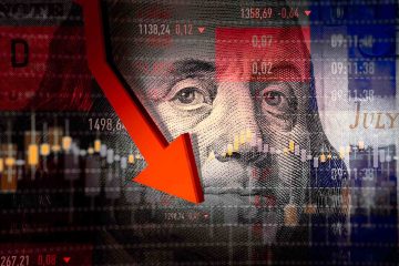 Dólar cae